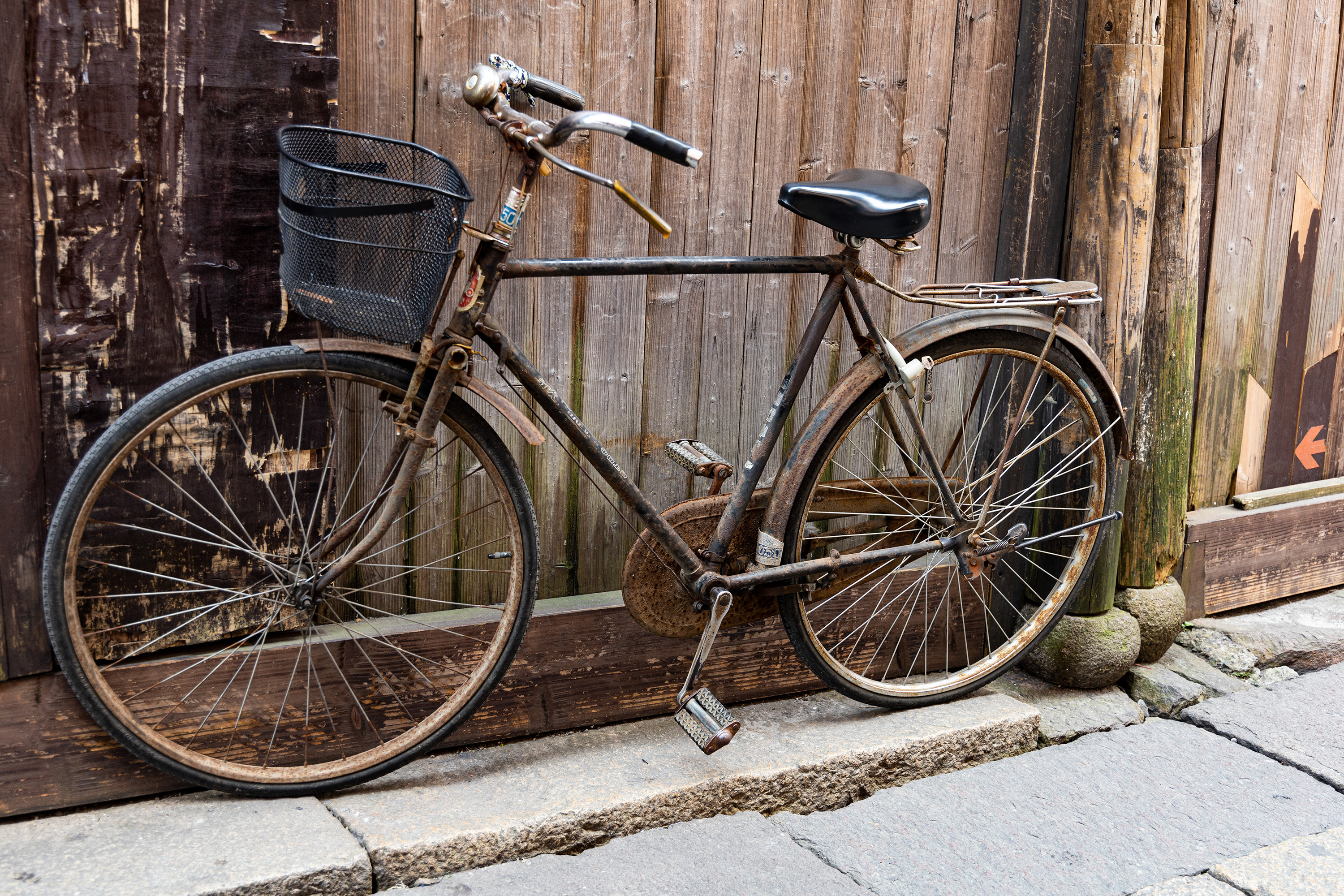Vieja bicicleta en Wuzhen, China