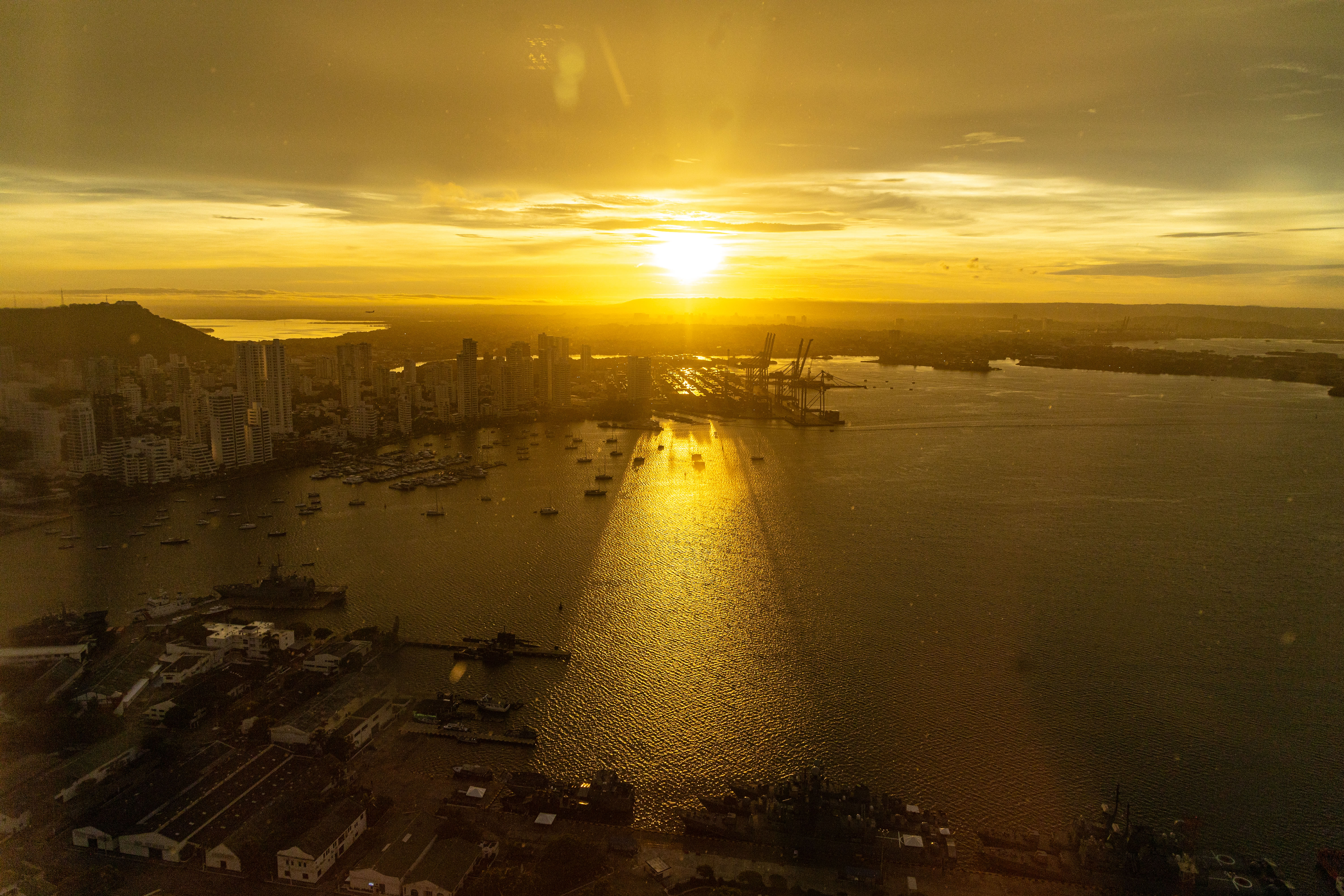 Fotografía de un amanecer en Cartagena de Indias