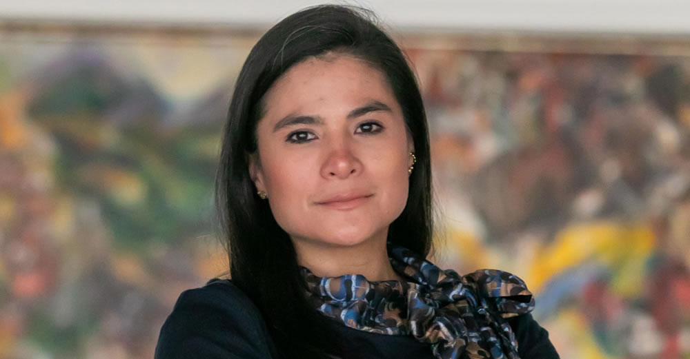 PRIMICIA - Valiente renuncia de Ana María Sterling Bastidas